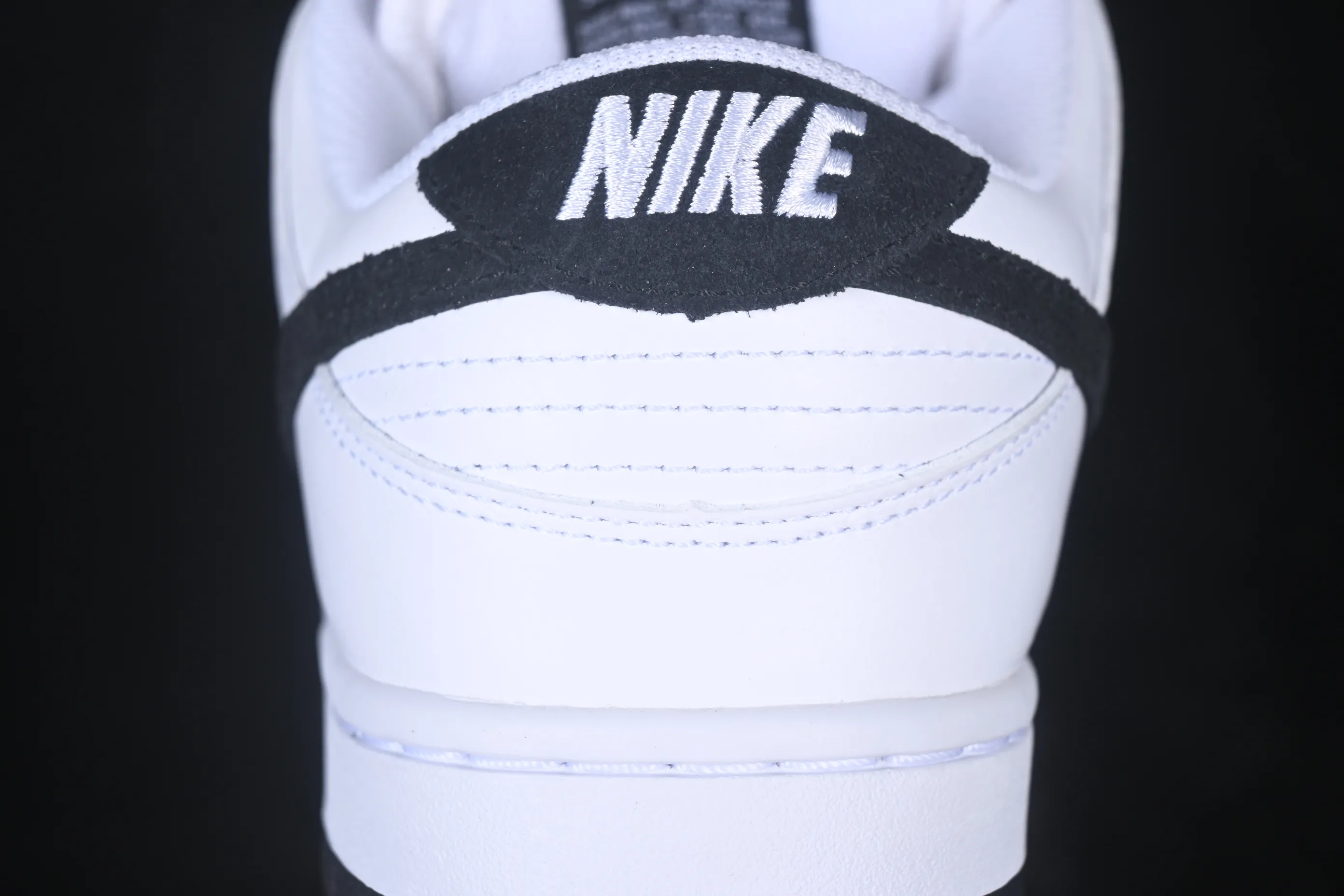 All Categories Nk SB Dunk Series Nk SB Dunk Low Low-top sneakers Foreign trade version Nike SB Dunk Low Classic white and black Full toe layer low-top casual sneakers HF3704-100